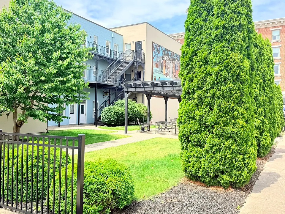 151 N Fountain St #102