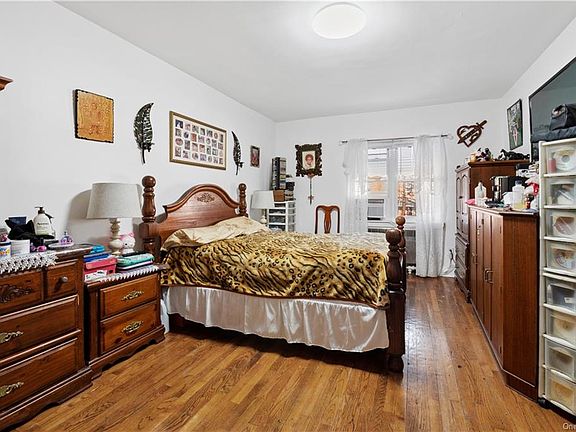 5th image of 3333 Pearsall Ave