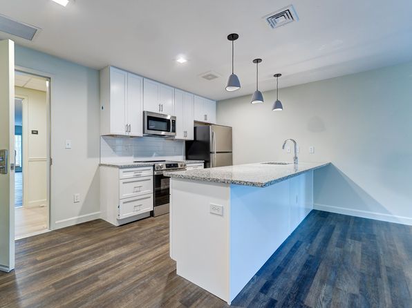 3311 Whitney Ave #303