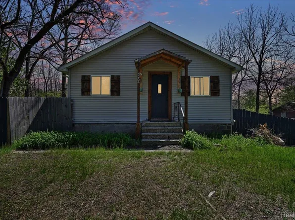 4264 Branch Rd, Flint, MI 48506