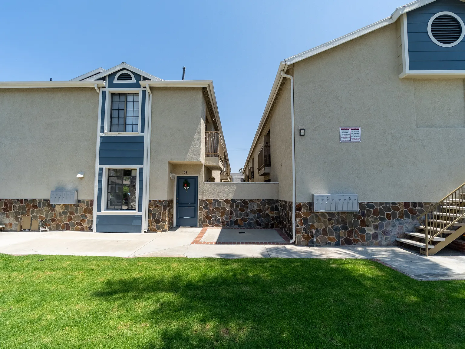 Claudina Apartments — Photo 3