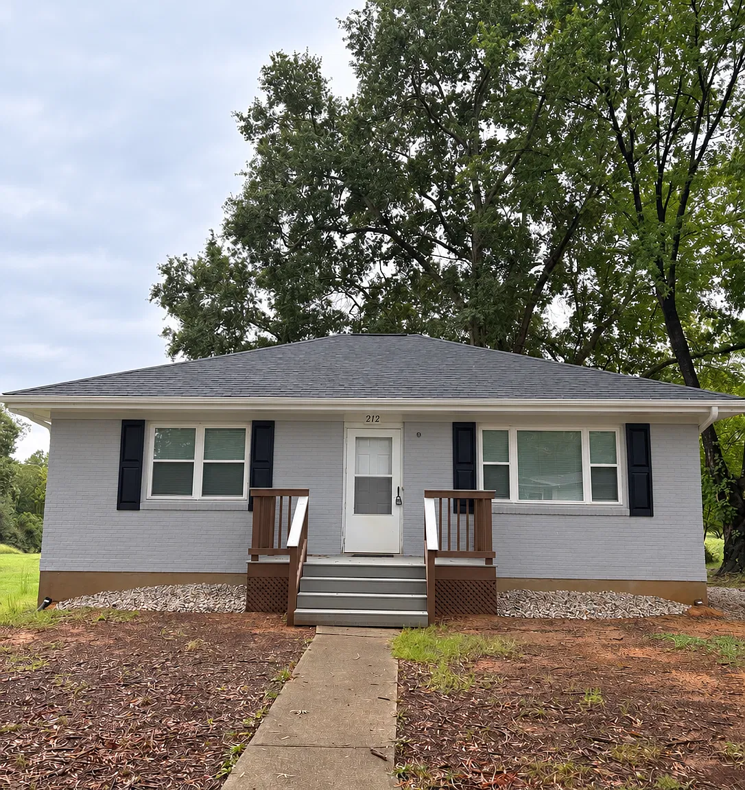 3 bed, 1025 sqft, $1,950 — Photo 1