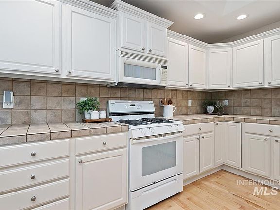 4th image of 1684 N Lopez Way