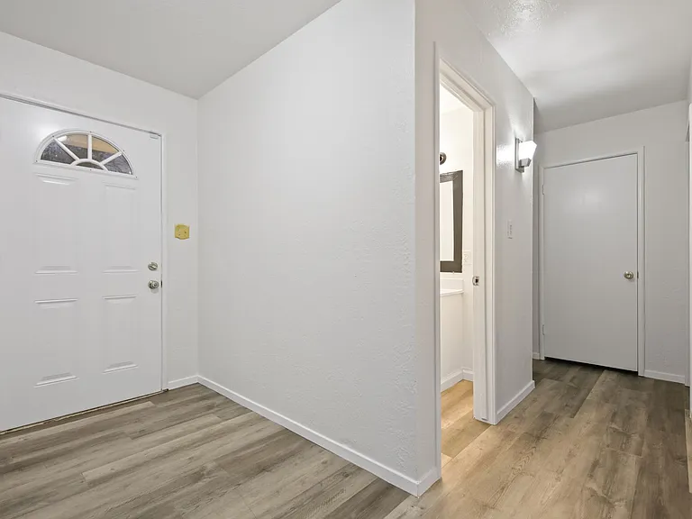 7719 Alexandria Pl — Photo 5