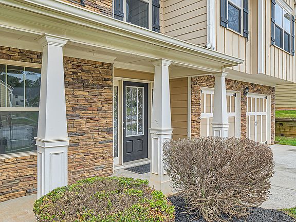 3rd image of 1071 McDuffie Cir