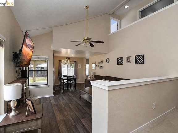 2nd image of 34 Nightingale Ct