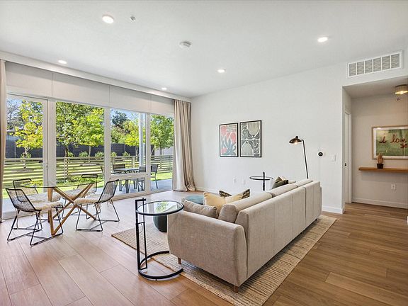 5th image of 4004 Banister Ln #115