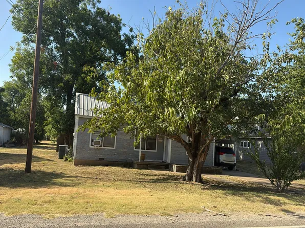 205 W 7th St, Mc Gregor, TX 76657
