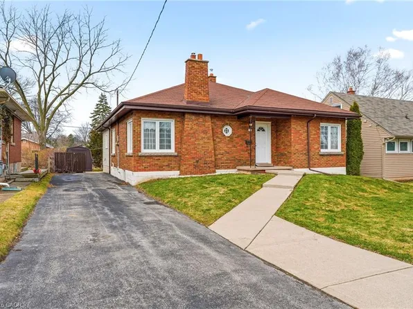 192 Ewen Rd, Hamilton, ON L8S 3C9