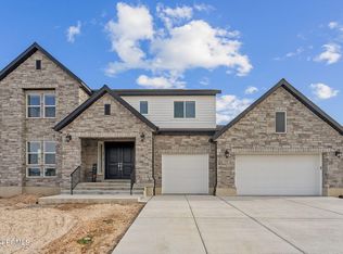 2118 N Snowy Crane Dr, Clinton, UT 84015