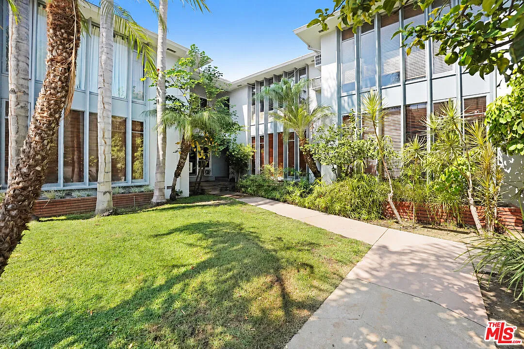 1 bed, 1.0 bath, 800 sqft, $2,495 — Photo 2