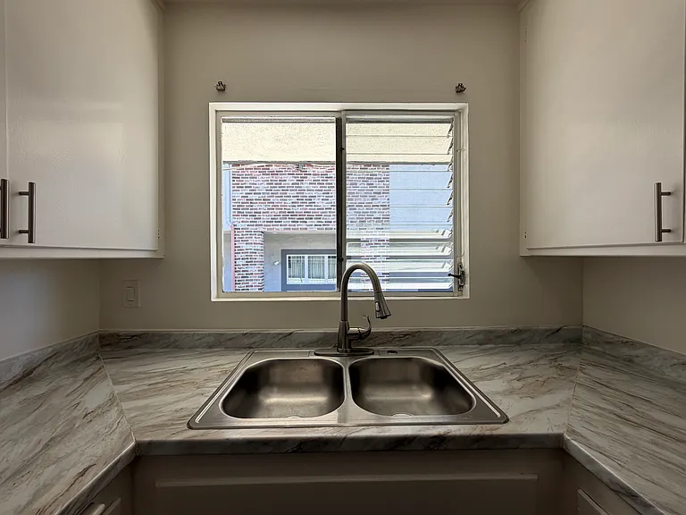 5011 Maplewood Ave #8 — Photo 4