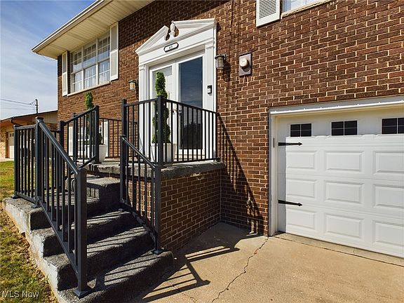 2nd image of 43 Oak Cir