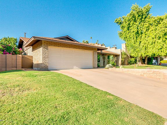 2nd image of 1238 E Royal Palm Cir