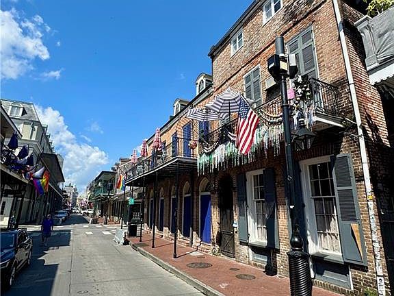 3rd image of 807 Bourbon St