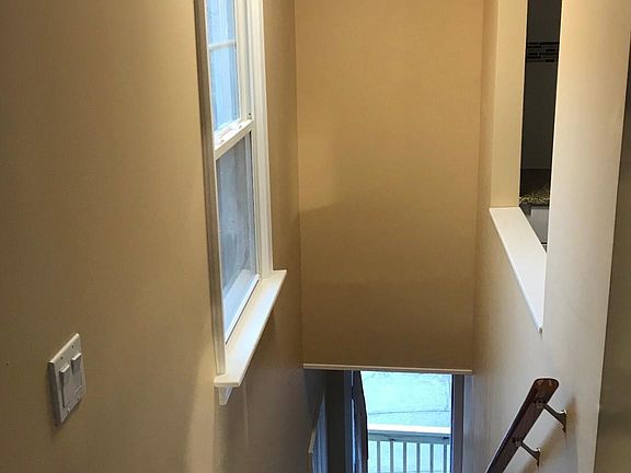 2nd image of 2822 Bridge Ave #Up