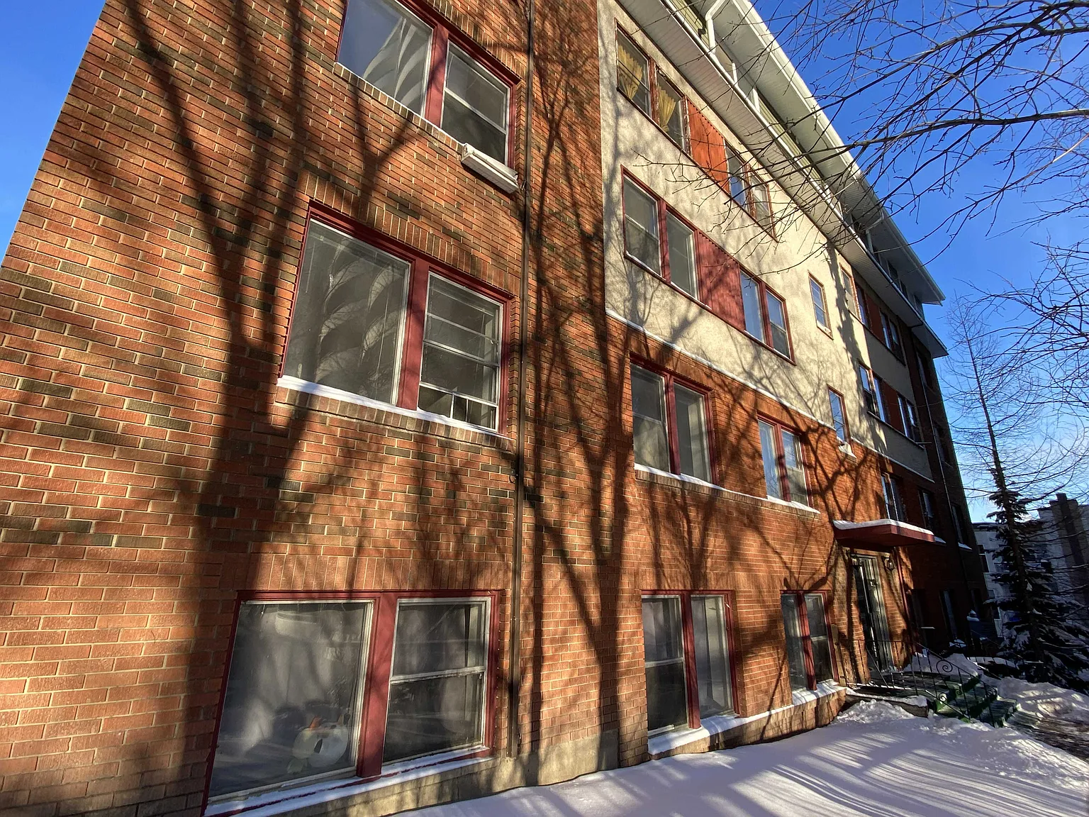 Broadview Legislature Apartments — Photo 2
