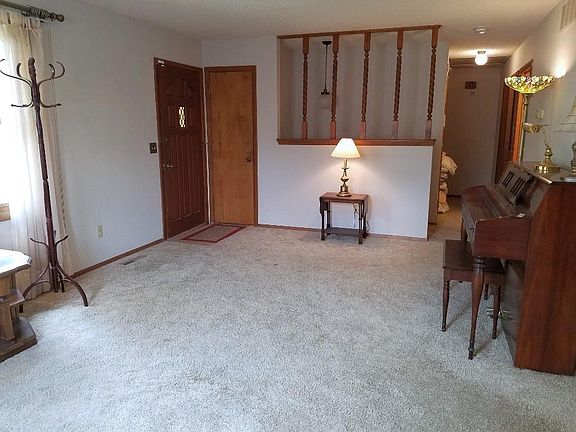 2nd image of 1023 Edgewood Dr