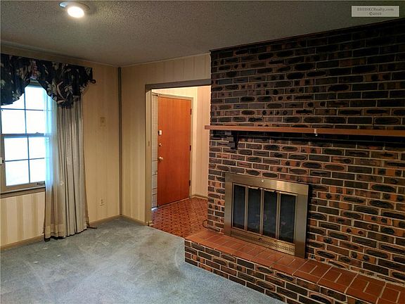 3rd image of 9508 W 93rd St