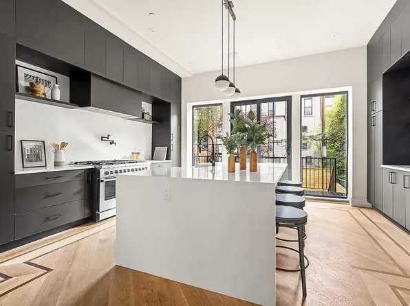 226 Macon St, Brooklyn, NY 11216