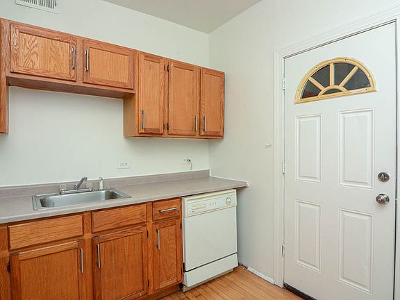 4th image of 550 W Aldine Ave APT 2S