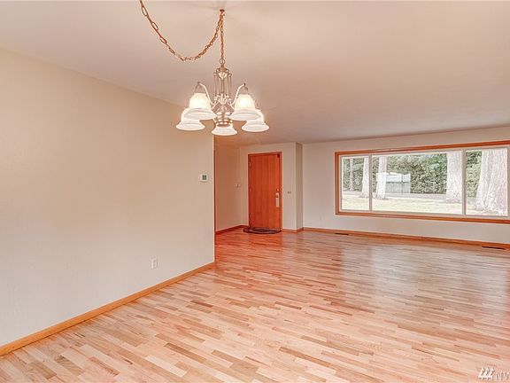 3rd image of 12632 Avenue Dubois SW
