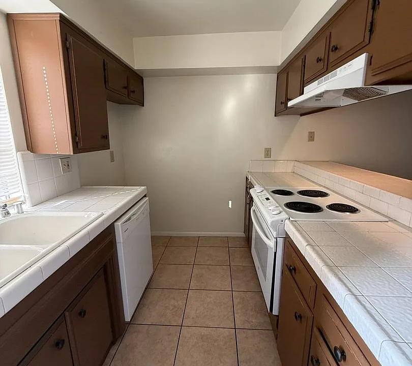 2428 Eric Way