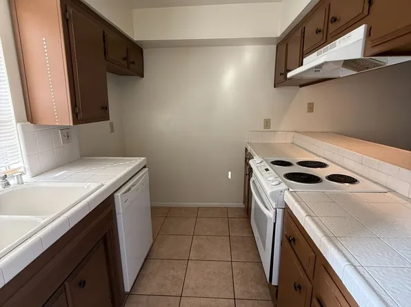 2428 Eric Way, Bakersfield, CA 93306