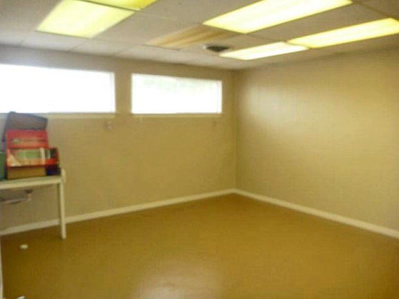 5th image of 606 Willow Dr
