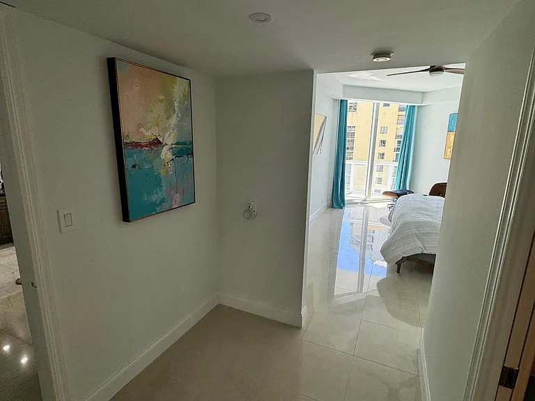 Collins Ave — Photo 7