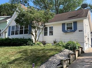 858 Hollywood St NE, Grand Rapids, MI 49505
