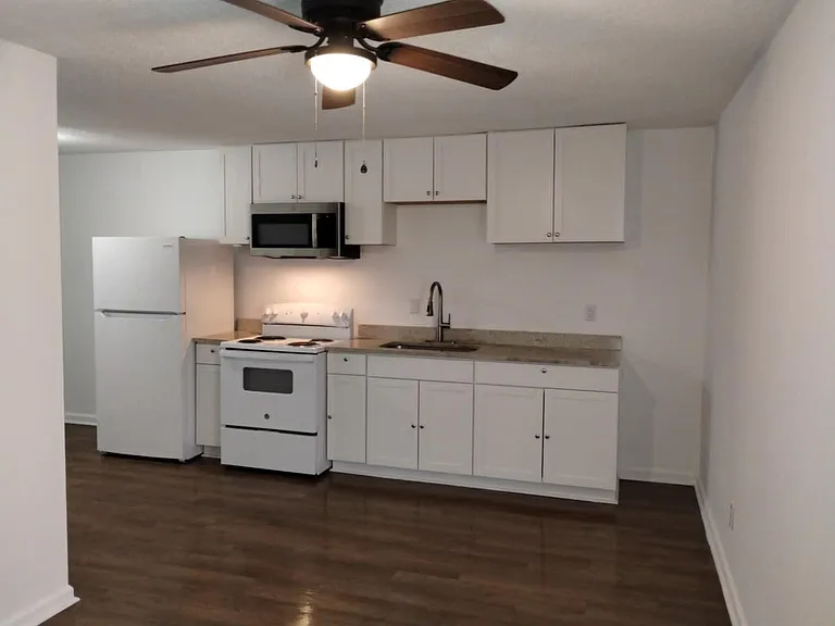 2491 Russell St #F — Photo 4