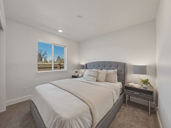 Astoria Bedroom