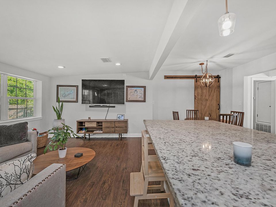 1st image of 210 Bayou Woods Dr NW