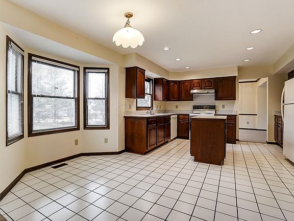 5th image of 731 Whithorn Ct