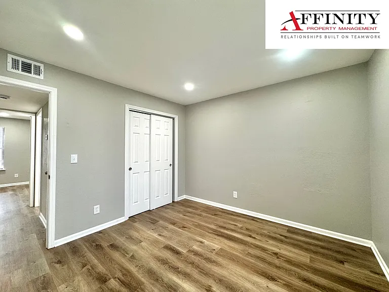 805 NW Mock Ave #D — Photo 7