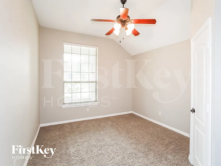 5829 Nathaniel Dr — Photo 12