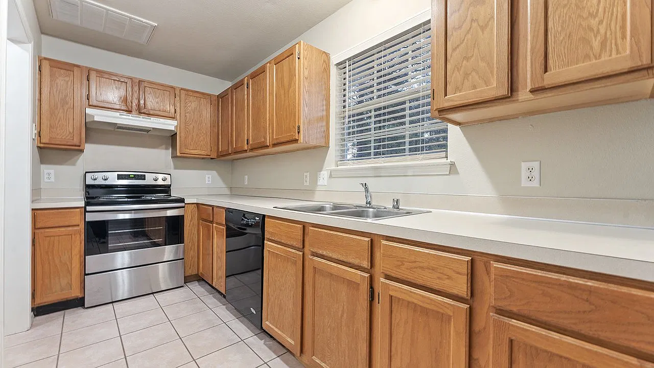 2 bed, 1.5 bath, 1100 sqft, $1,195 — Photo 4