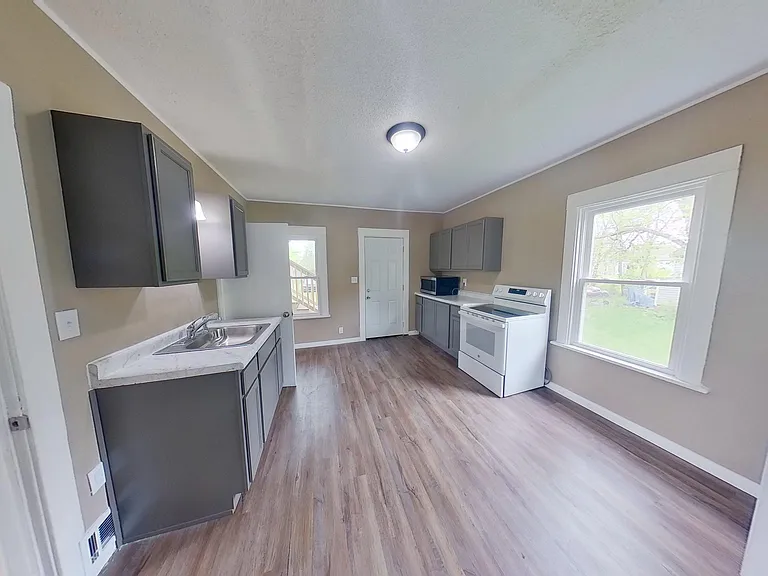 230 Almyra Ave #UP — Photo 9