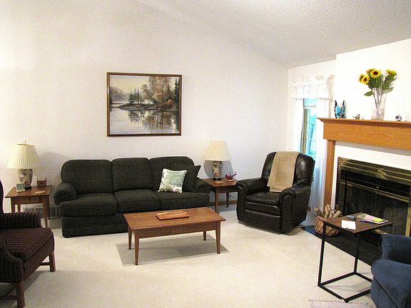 3rd image of 139 E Hickory Ridge Dr