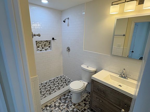 2nd image of 1542 Potter Blvd