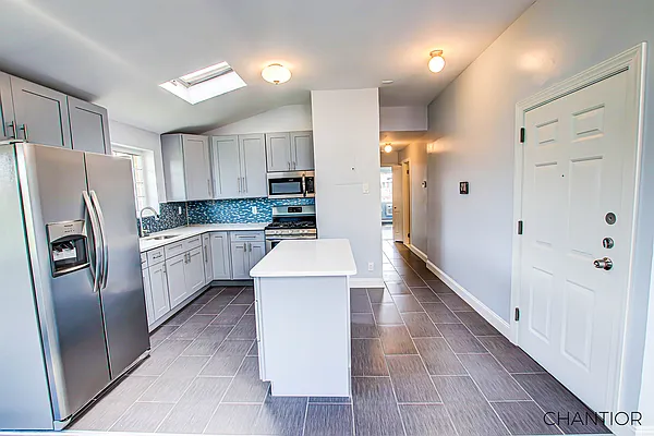 Sold by Chantior Real Estate LLC | media 23