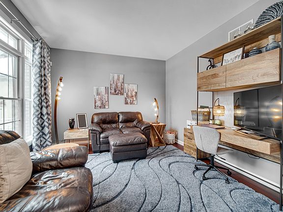 5th image of 272 Bruntsfield Ct