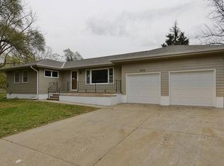 909 Jewell Rd, Bellevue, NE 68005