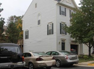 2437 Clover Field Cir, Herndon, VA 20171