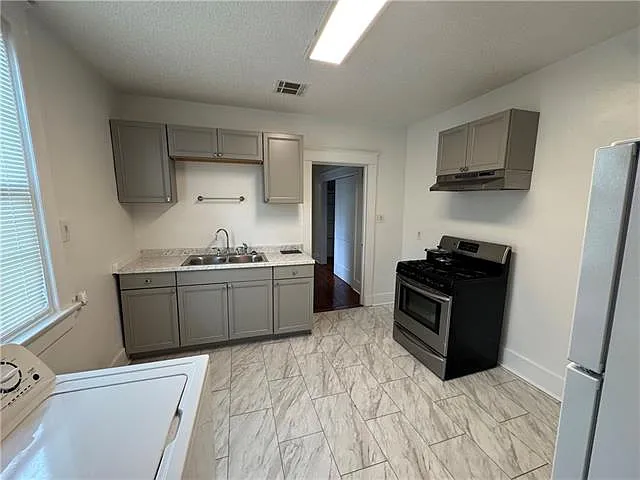 2826 Aubry St — Photo 8