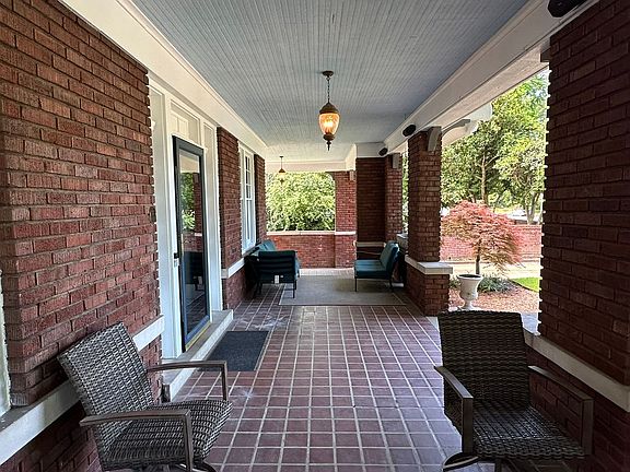 3rd image of 450 Stonewall St