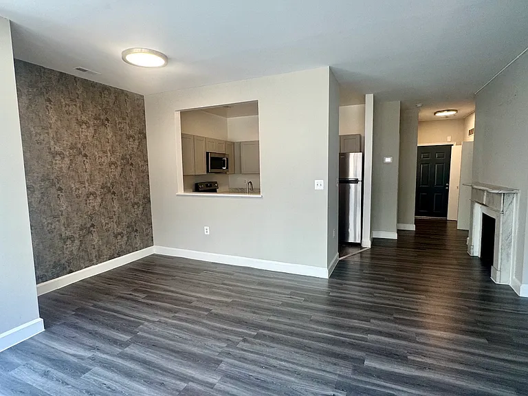 14 E Chase St #203 — Photo 4