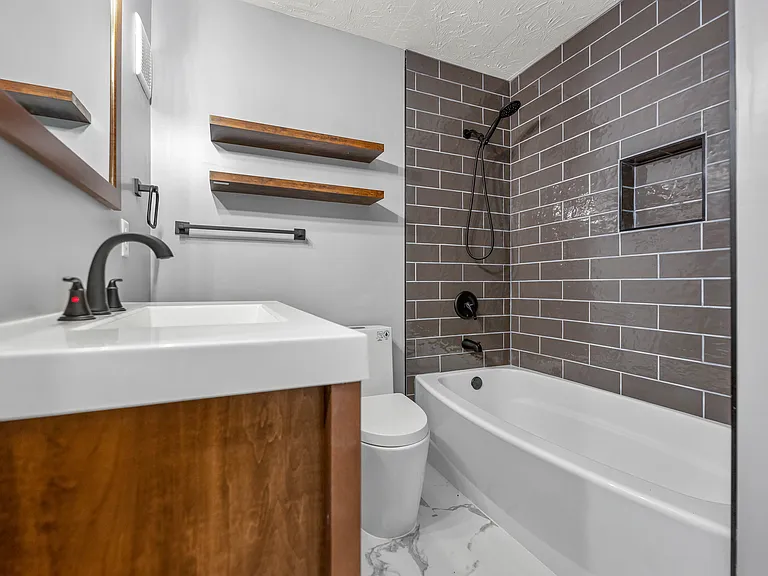 Cedar Dr — Photo 16