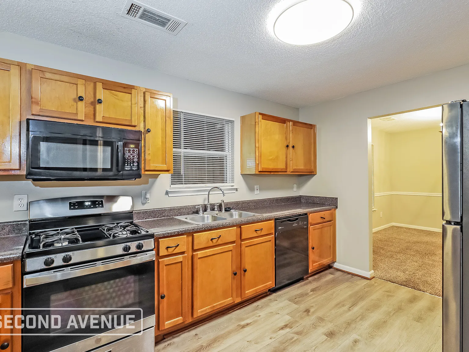 5 bed, 3.0 bath, 3340 sqft, $2,469 — Photo 4